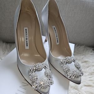 MANOLO BLAHNIK Hangisi